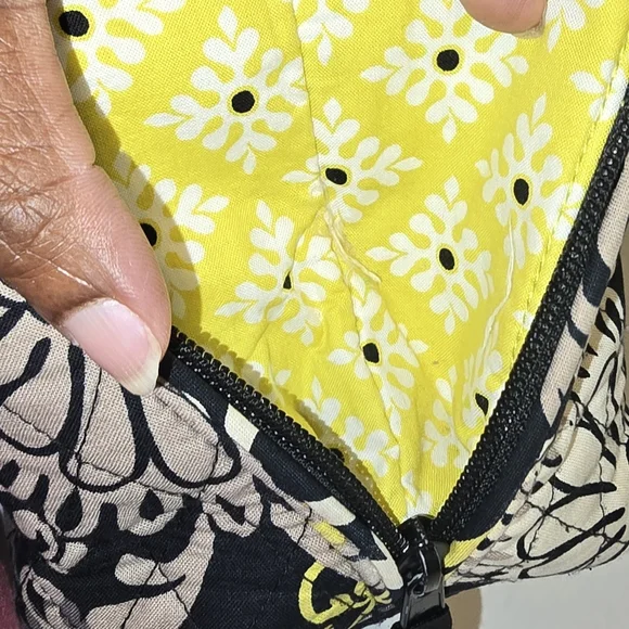 Vera Bradley Large Dome Zipper Shoulder. EUC - Picture 16 of 16